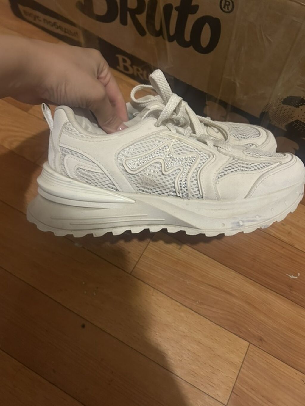 Ağ rəngli qadın idman ayaqqabısı - Stil: chunky/“dad sneakers” — Krossovkalar, Bakı