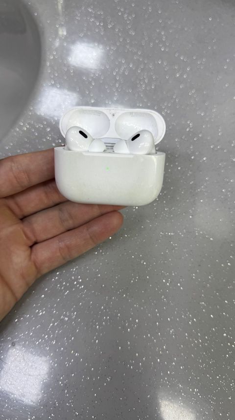 İşlənmiş Simsiz (Bluetooth) Qulaqcıqlar, Apple, rəng - Ağ — 225 ₼ · Bakı · Qulaqcıqlar İşlənmiş Simsiz (Bluetooth) Qulaqcıqlar, Apple, rəng - Ağ — Bakı