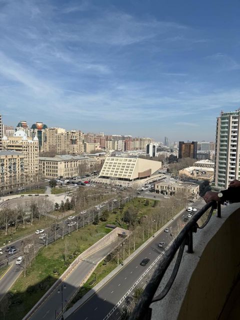 Satılır 3 otaqlı yeni tikili 150 m² — Bakı