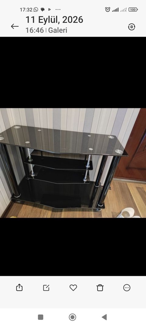 Şüşə və metal TV/stend - Material: yuxarı və aşağı səviyyələrdə — 15 ₼ · Bakı, Nərimanov · Televizor altlıqları və standlar Şüşə və metal TV/stend - Material: yuxarı və aşağı səviyyələrdə — Bakı