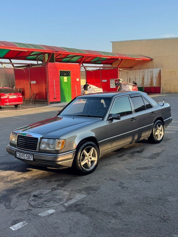 Mercedes 220 E, 2.2 L, 1985 il, 350 000 km 20-FE-587 — Avtomobillər, Gəncə (4)