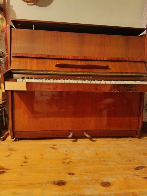 Rostov-Don upright pianino - Növ: Akustik upright (divar pianinosu) — Şirvan