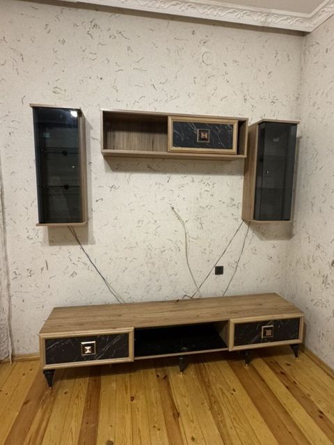 TV stendi və divar vitrinlərindən ibarət modul dəst - Material: ağac — 170 ₼ · Mehdiabad · Qonaq otağı üçün TV stendi və divar vitrinlərindən ibarət modul dəst - Material: ağac — Mehdiabad