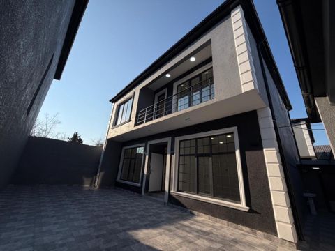 Satılır 5 otaqlı həyət evi/bağ evi 200 m² — 225 000 ₼ · Bakı · Ev, villa Satılır 5 otaqlı həyət evi/bağ evi 200 m² — Bakı