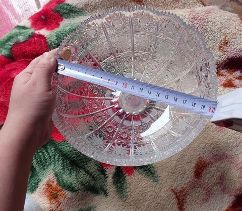 Kəsilmiş naxışlı şüşə/qədəh tipli meyvə və ya salat qabı. - Material — Qobu