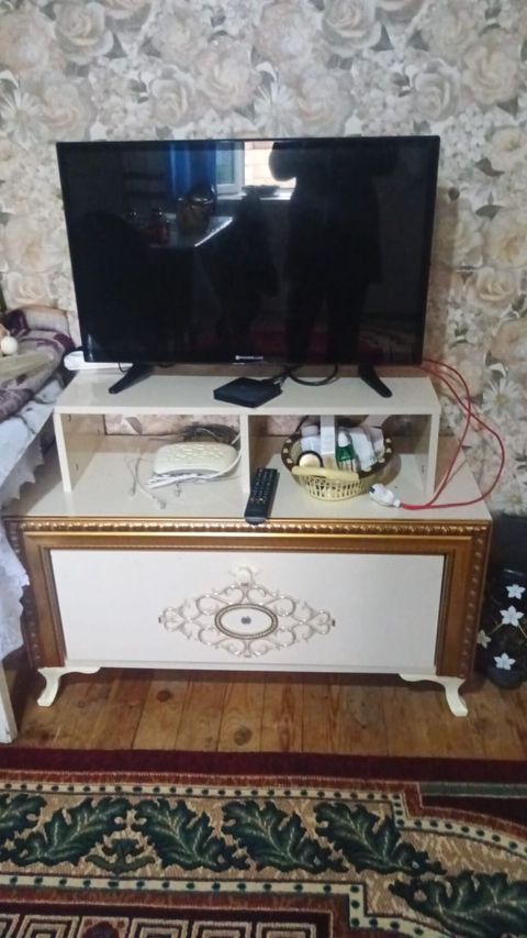 Yeni, Düz TV altlığı, Polkalı — 250 ₼ · Şirvan · Televizor altlıqları və standlar Yeni, Düz TV altlığı, Polkalı — Şirvan