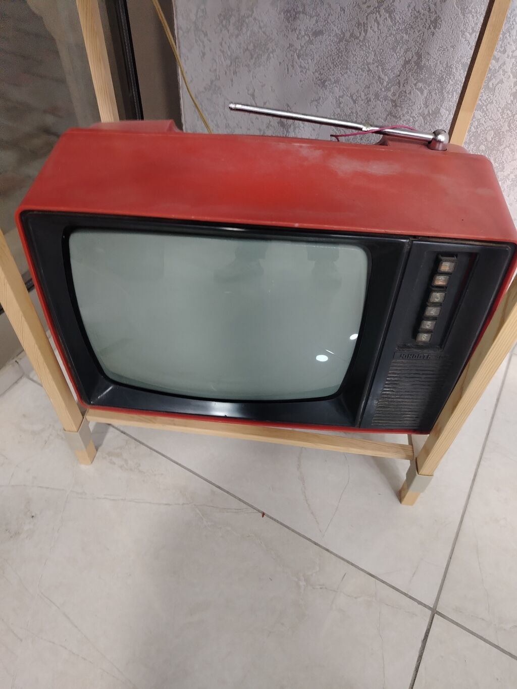 Retro “Электроника” tipli borulu televizor - Korpus: qırmızı rəngli — Televizorlar, Sumqayıt