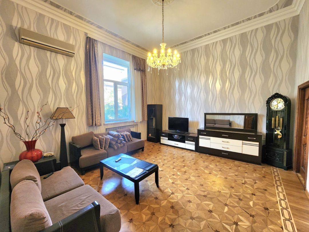 İcarəyə verilir 2 otaqlı köhnə tikili 70 m² — Mənzil, Bakı