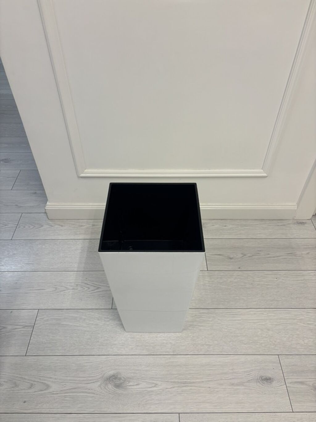 Ağ kvadrat formalı dekorativ çiçək qabı/planter - Dizayn: Minimalist — Bitki qabları, Bakı (2)