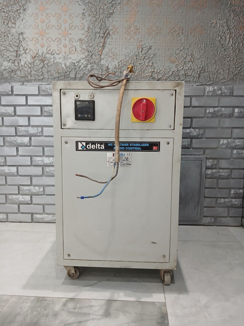 Məhsul: Delta AC Voltage Stabilizer – Servo Control Xüsusiyyətlər — Gərginlik stabilizatoru, Bakı (2)
