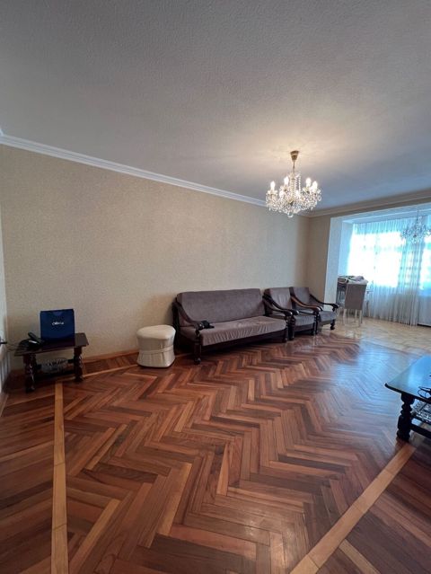 Bakı, Yasamal, 3 otaqlı, Köhnə tikili, m. İnşaatçılar, 77 kv. m — Bakı