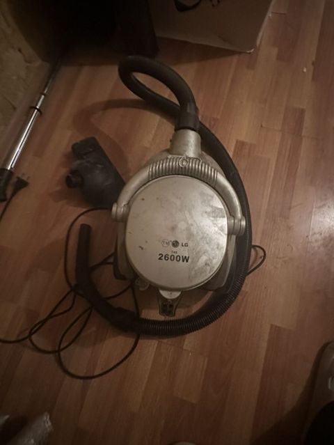 LG tozsoran – 2600W güc - Yüksək güc: 2600W motor gücü, xalça və sərt — 50 ₼ · Bakı · Tozsoran LG tozsoran – 2600W güc - Yüksək güc: 2600W motor gücü, xalça və sərt — Bakı