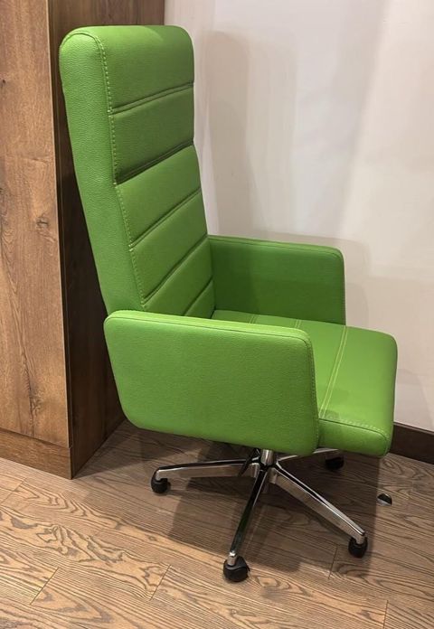 Kreslo 200 azn Yeni kimidi, çox az istifadə olunub. 650 manata — Digah