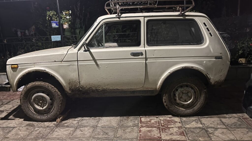 VAZ 2121 Niva, ağ rəng, 3 qapılı SUV. Mexaniki sürətlər qutusu, tam — Avtomobillər, Bakı