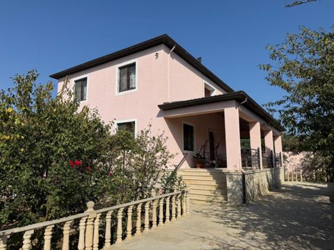 Satılır 7 otaqlı həyət evi/bağ evi 220 m² — 270 000 ₼ · Bakı · Ev, villa Satılır 7 otaqlı həyət evi/bağ evi 220 m² — Bakı