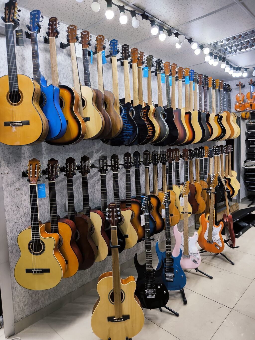 Klassik gitara, Yeni, Ünvandan götürmə — Musiqiə alətləri, Bakı (12)