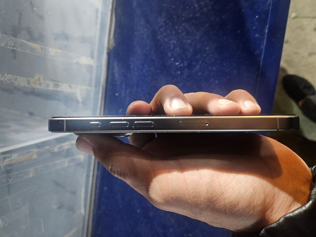 İphone 16 Pro Telefon Zavodur 95% Pil Salığı 301 Devir Sayı Tək Bir — Digər smartfonlar, Bakı (7)