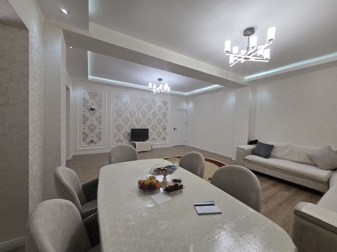 Satılır 4 otaqlı köhnə tikili 120 m² — Mənzil, Bakı