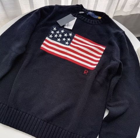 Amerika bayrağı naxışlı trikotaj sviter. Klassik dairəvi yaxalı — Bakı
