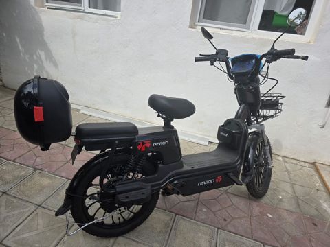 Revion elektrik mopedi/skuteri Xüsusiyyətlər: - Elektrik ötürücü — 1 350 ₼ · Gəncə · Mopedlər və skuterlər Revion elektrik mopedi/skuteri Xüsusiyyətlər: - Elektrik ötürücü — Gəncə