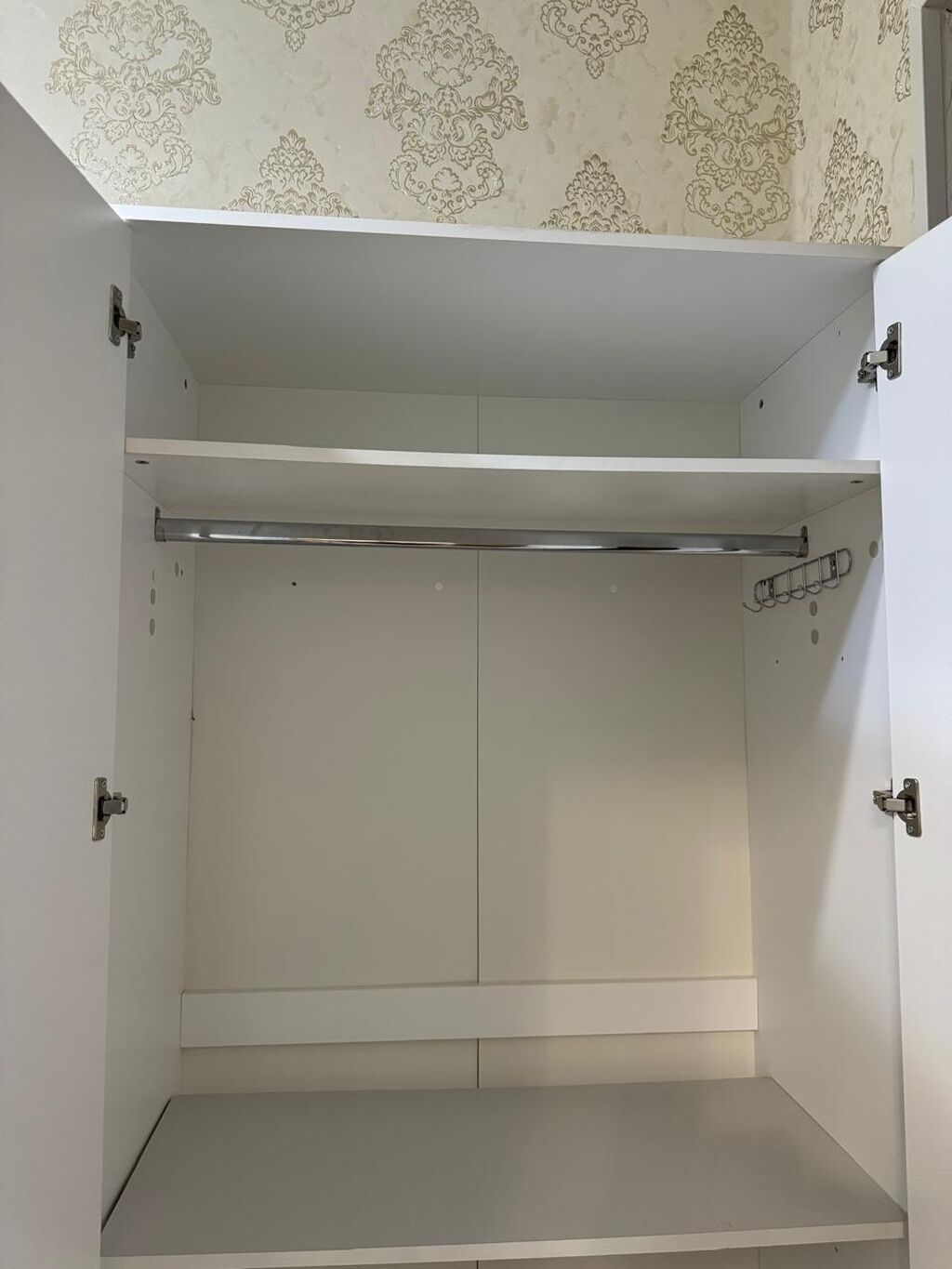 Ağ rəngli iki qapılı paltar dolabı - Minimalist dizayn, düz səthlər — Şkaflar, Digah (4)