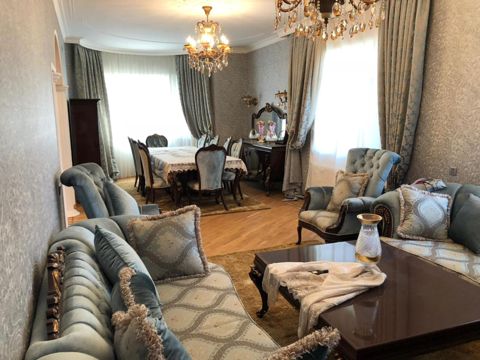 Satılır 8 otaqlı həyət evi/bağ evi 650 m² — 2 000 000 ₼ · Bakı · Ev, villa Satılır 8 otaqlı həyət evi/bağ evi 650 m² — Bakı