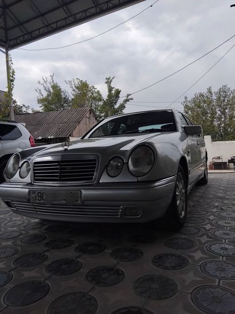 Mercedes E 220, 2.2 L, 1998 il, 400 000 km — Qazax