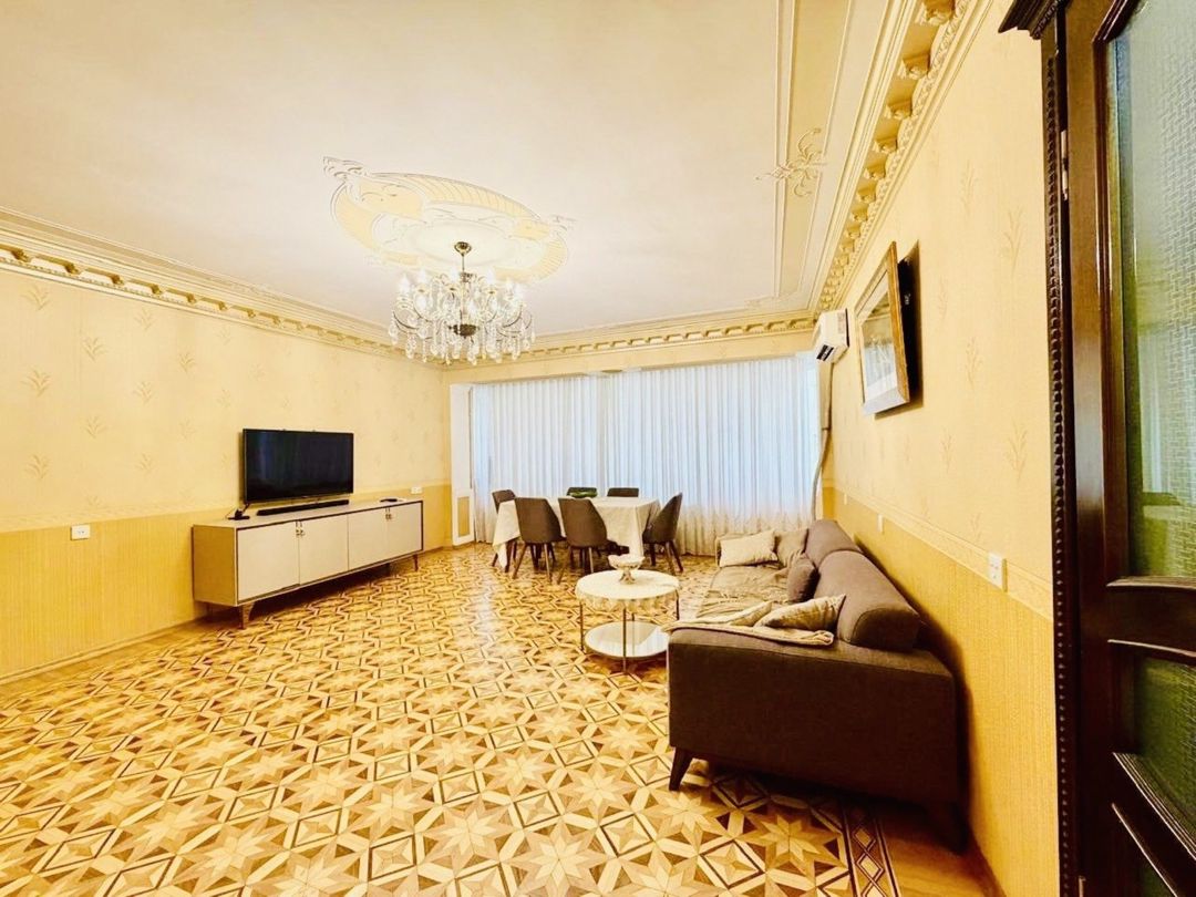 Satılır 4 otaqlı köhnə tikili 120 m² — Mənzil, Bakı