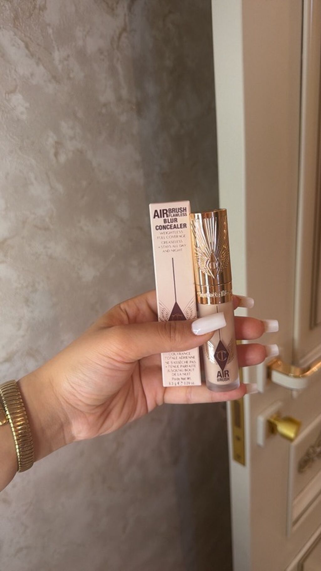 Charlotte Tilbury Airbrush Flawless Blur Concealer - Növ: Maye — Makiyaj, Masazır (2)