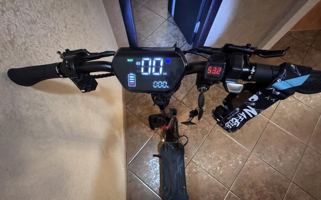İşlənmiş Elektrik samokat 10", 1000 Vt, 45 km/s — Skuterlər, Bakı (5)