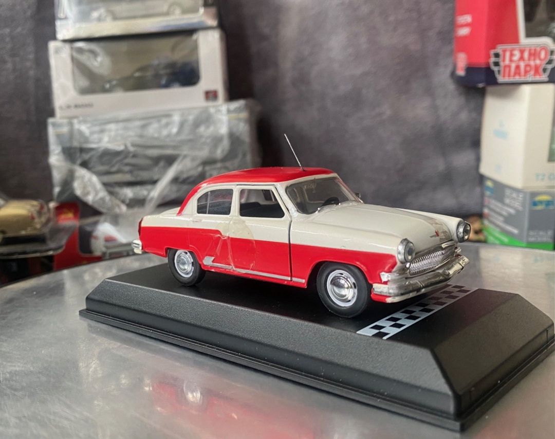 Коллекционная модель GAZ- 21 Volga Red White 1964 — Kolleksiyalar, Bakı (8)