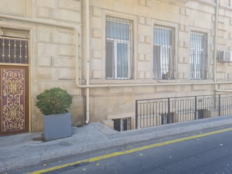 4-otaqlı mənzil, Səbail r., 90 m² — Bakı