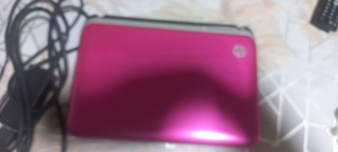 HP mini noutbuk/netbuk - Rəng: parlaq çəhrayı üst qapaq, qara daxil — Digah