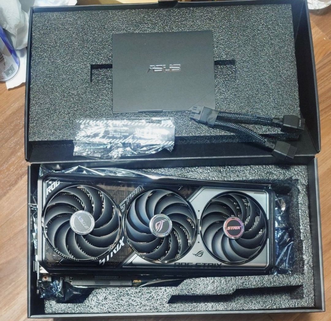 Video kart Asus RTX 5070 Rog Strix OC 12GB — Kompüterlər və noutbuklar, Bakı (2)