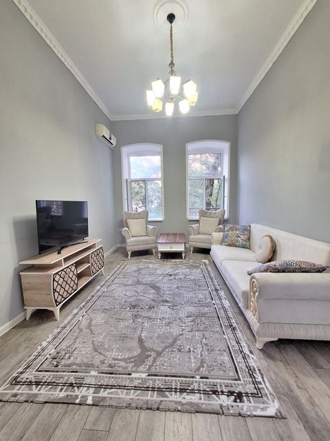 Satılır 4 otaqlı köhnə tikili 125 m² — Bakı