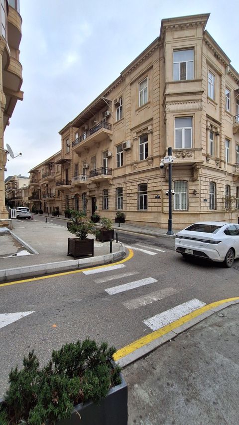 Satılır obyekt 130 m² — Bakı