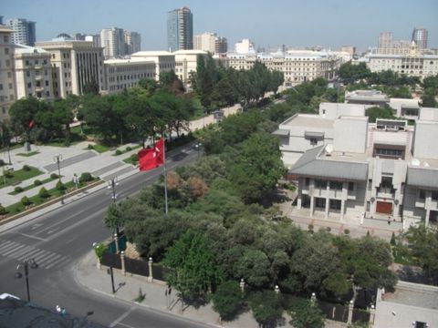 Satılır 5 otaqlı köhnə tikili 200 m² — Bakı