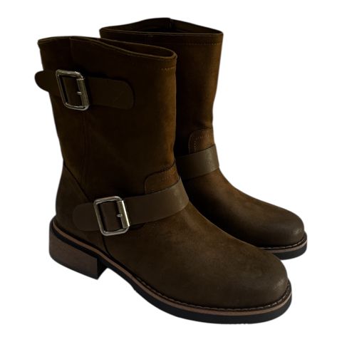 Qadınlar üçün yarımçəkmələr Tamido, qəhvəyi, nubuk, ölçü 36 — 90 ₼ · Bakı · Mallar Qadınlar üçün yarımçəkmələr Tamido, qəhvəyi, nubuk, ölçü 36 — Bakı