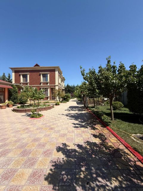 Satılır 6 otaqlı həyət evi/bağ evi 280 m² — 820 000 ₼ · Bakı · Ev, villa Satılır 6 otaqlı həyət evi/bağ evi 280 m² — Bakı