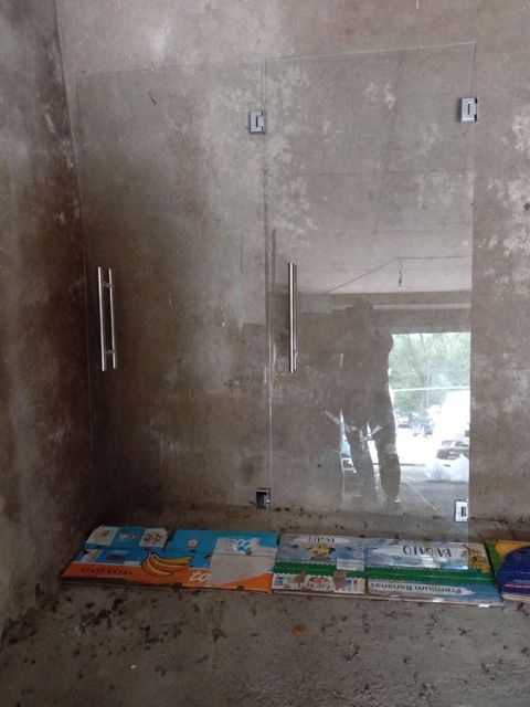 Şüşə vitrin/qapı panelləri – 3 bölməli - Material: şəffaf bərkidilmiş — 600 ₼ · Bakı · Pəncərələr, qapılar, balkonlar Şüşə vitrin/qapı panelləri – 3 bölməli - Material: şəffaf bərkidilmiş — Bakı