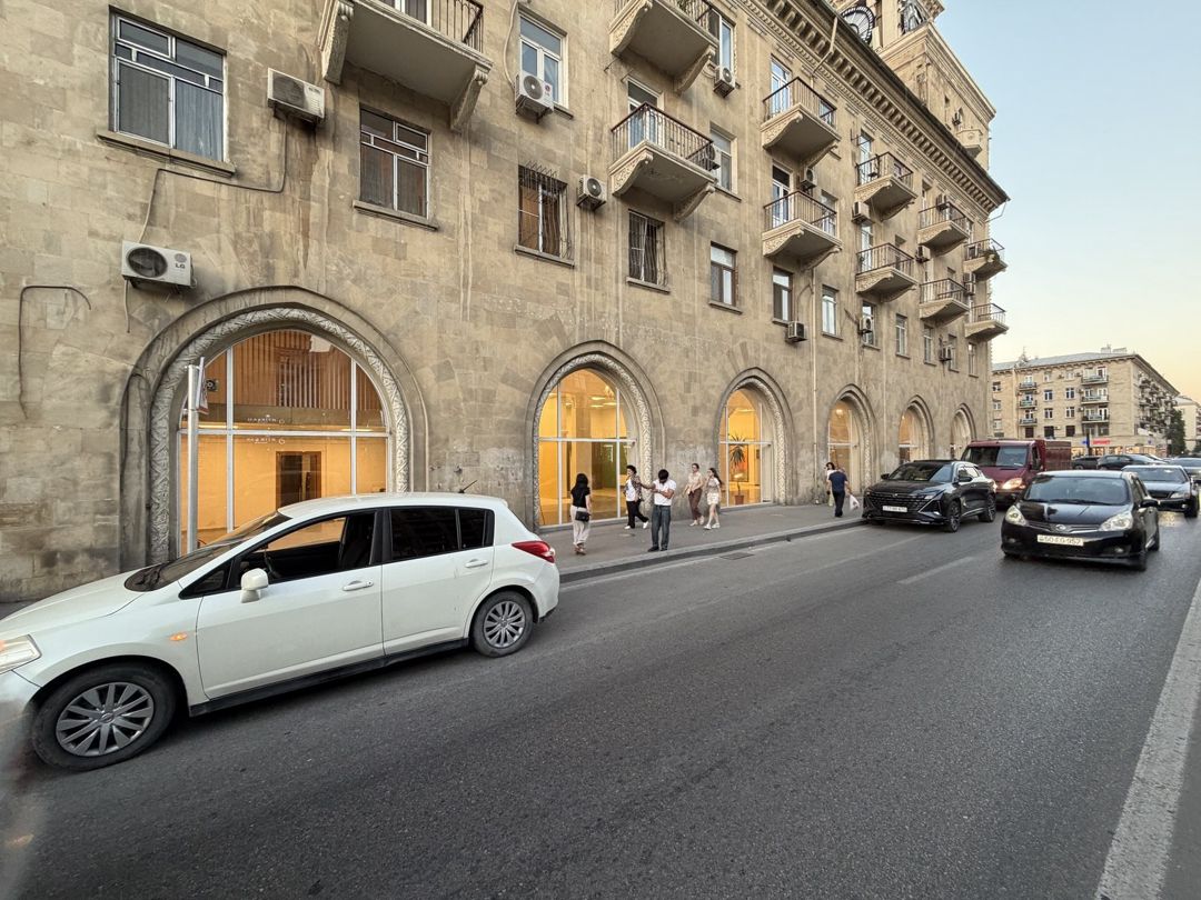 İcarəyə verilir obyekt 351 m² — Əmlak, Bakı (2)