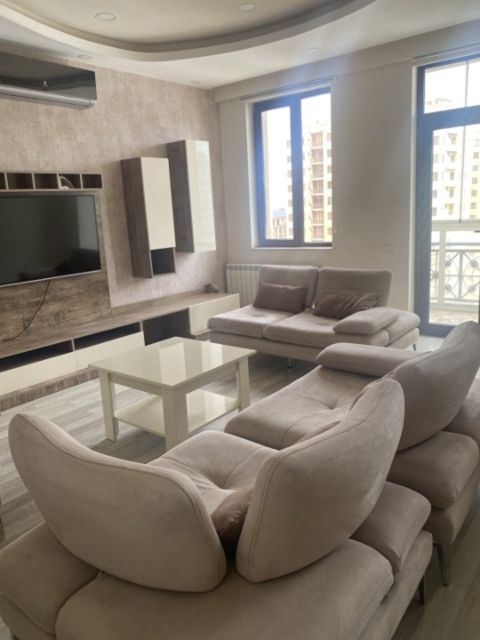 Satılır 3 otaqlı yeni tikili 130 m² — Bakı