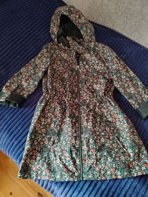 Plaş, Lc Waikiki, M, L — 15 ₼ · Bakı · Yağmurlaq Plaş, Lc Waikiki, M, L — Bakı