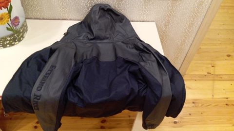 Gödəkçə — 40 ₼ · Bakı · Geyim, ayakkabı, aksesuarlar Gödəkçə — Bakı