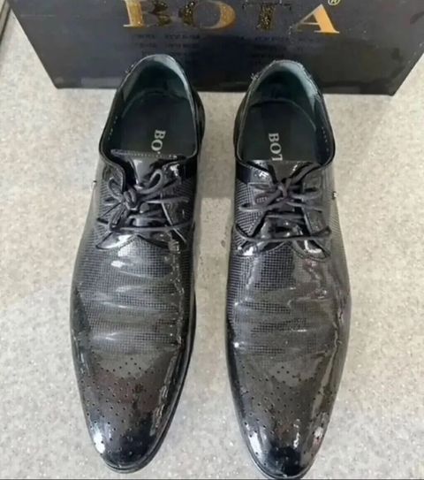 Bota kişi dəri klassik ayaqqabıları - Rəng: qara, parlaq lak effektli — Bakı