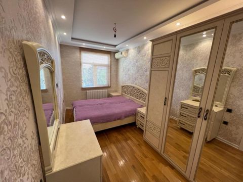 Satılır 3 otaqlı köhnə tikili 75 m² — Bakı