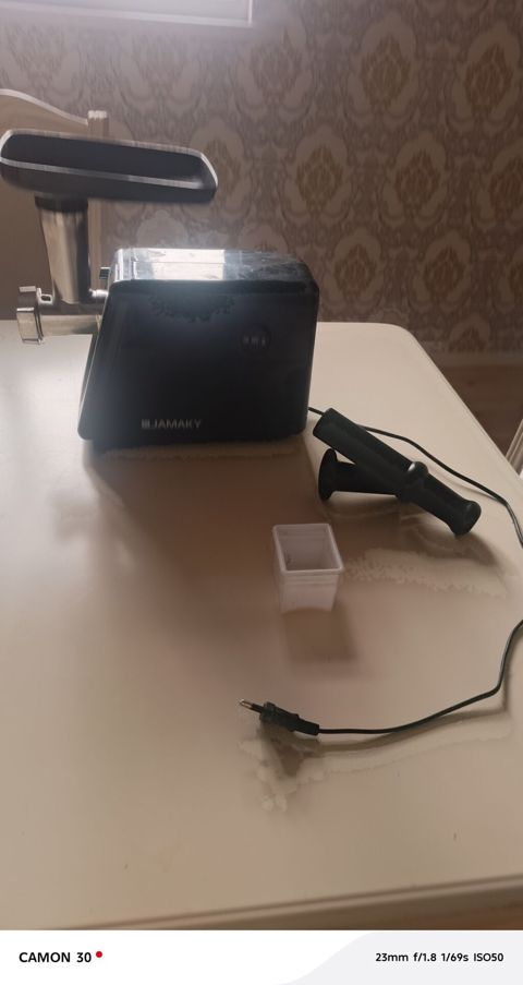 Jamaky elektrikli ətçəkən maşın. Mətbəxdə ətin rahat və sürətli — Gəncə