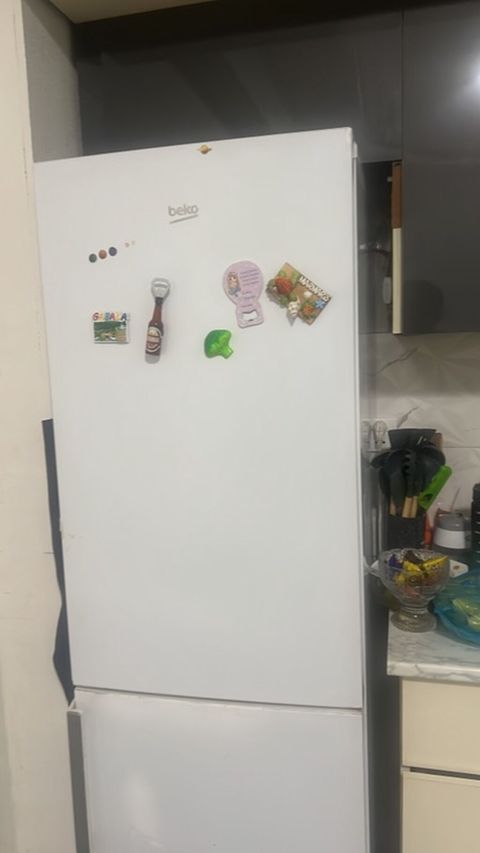 Beko iki kameralı soyuducu - Rəng: ağ - Üst hissə – soyuducu bölmə — 180 ₼ · Xırdalan · Soyuducular Beko iki kameralı soyuducu - Rəng: ağ - Üst hissə – soyuducu bölmə — Xırdalan
