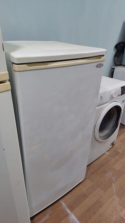 Masaüstü tip soyuducu (mini): kompakt ölçülü, tək qapılı model. Ağ — 130 ₼ · Bakı · Soyuducular Masaüstü tip soyuducu (mini): kompakt ölçülü, tək qapılı model. Ağ — Bakı