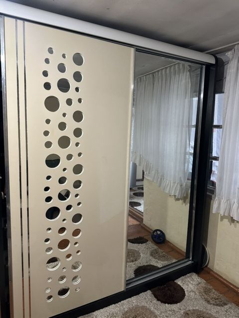 Sürgülü qapılı paltar dolabı - Dizayn: İki qapılı, biri tam boy — 130 ₼ · Masazır · Şkaflar Sürgülü qapılı paltar dolabı - Dizayn: İki qapılı, biri tam boy — Masazır